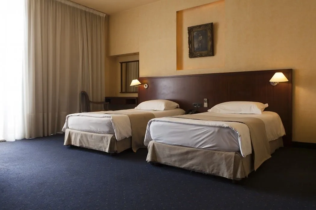The Mayflower Hotel Beirut 4*,  Líbano