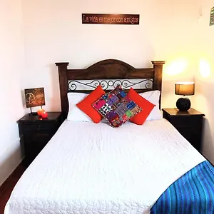 casa-quetzalli-el-arco-antigua.guatemalaantiguahotels.com/